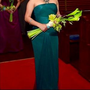 Vera Wang’s Green sheath dress